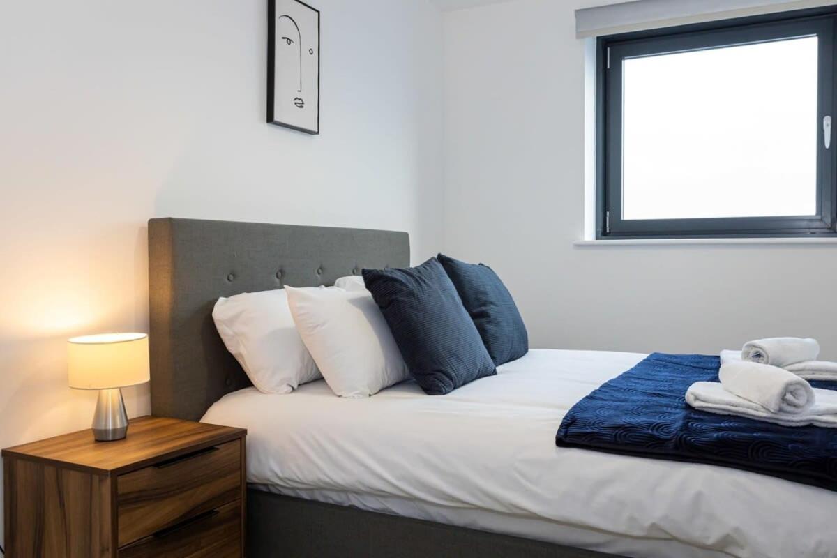Modern 2 Bed Salford Apartment Stunning Views Manchester Dış mekan fotoğraf