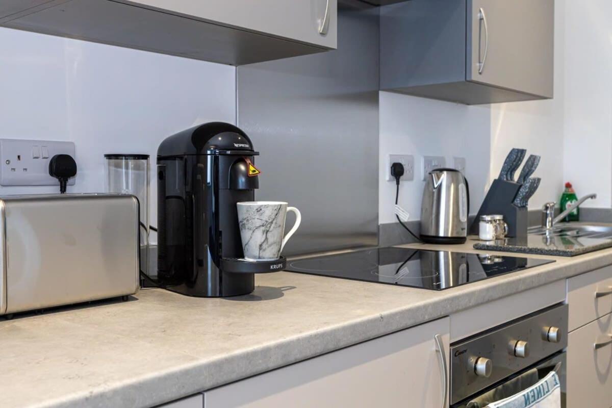 Modern 2 Bed Salford Apartment Stunning Views Manchester Dış mekan fotoğraf