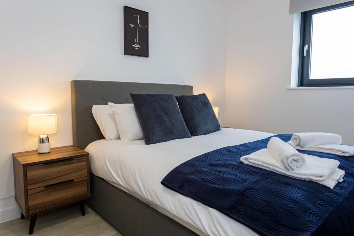 Modern 2 Bed Salford Apartment Stunning Views Manchester Dış mekan fotoğraf