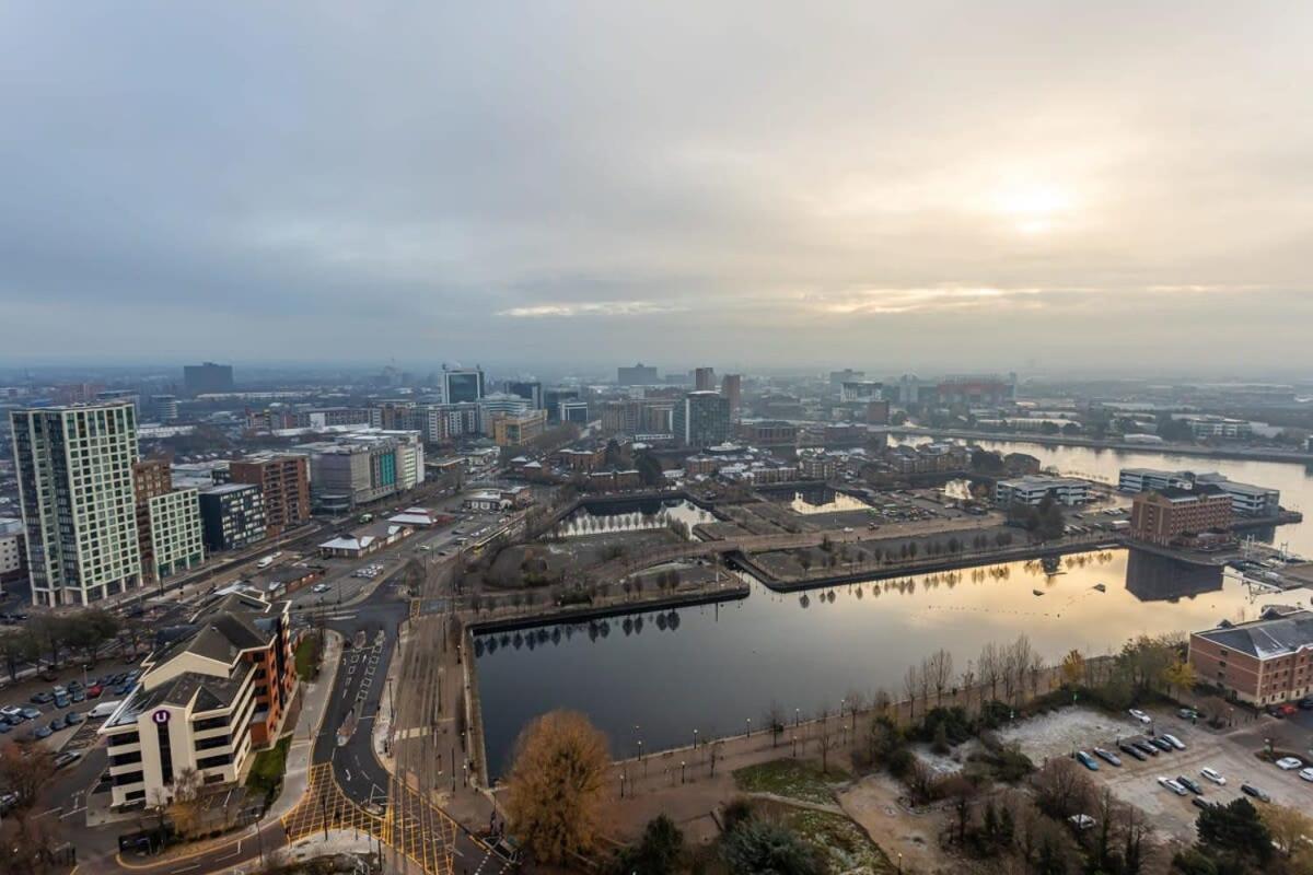 Modern 2 Bed Salford Apartment Stunning Views Manchester Dış mekan fotoğraf