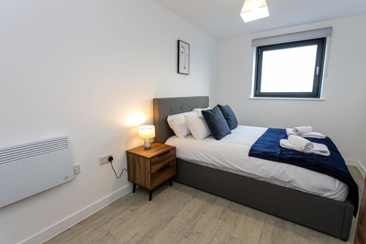 Modern 2 Bed Salford Apartment Stunning Views Manchester Dış mekan fotoğraf